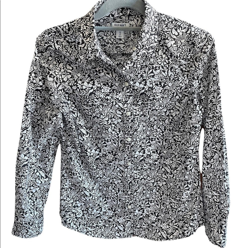 NWOT Old Navy button down shirt lightweight cotton black & white floral …